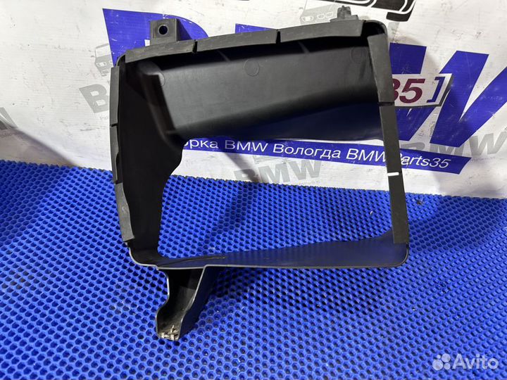 Воздуховод BMW F10 доп. радиатора левый