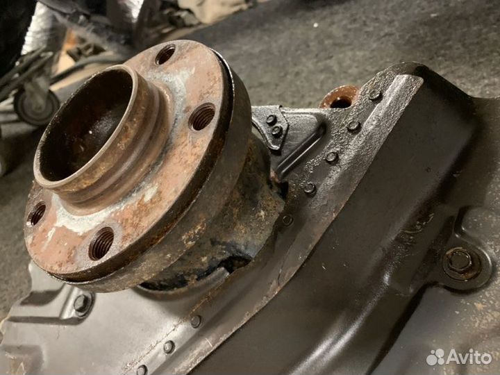 Кулак поворотный со ступицей Bmw X5 E53 3.0D M57