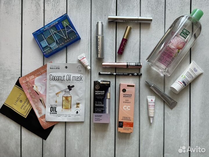 Декоративная косметика пакетом новая