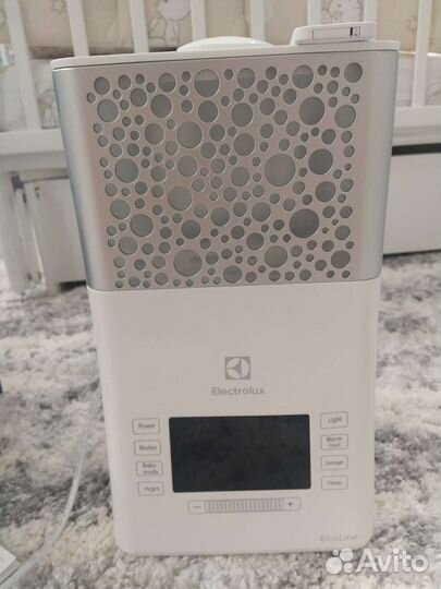 Увлажнитель воздуха Electrolux EHU 3715D