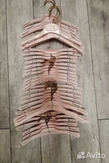 Вешалки для одежды