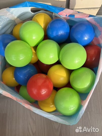 Сухой бассейн с шариками