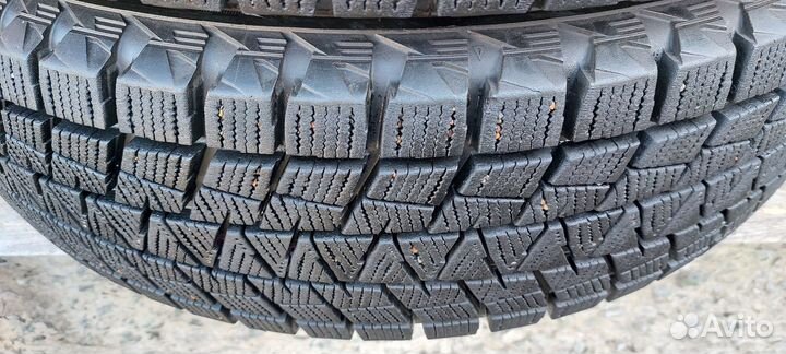 Bridgestone Blizzak DM-V1 215/70 R17