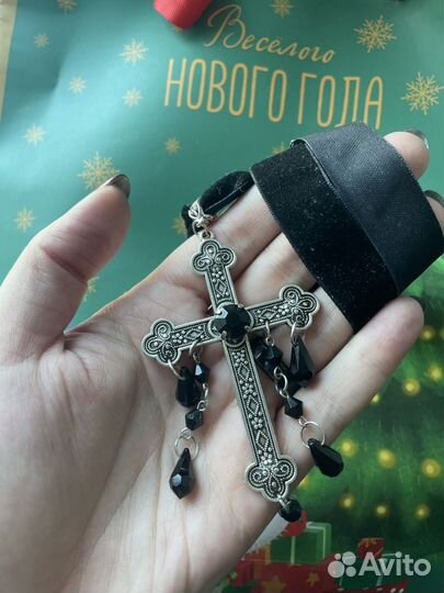Чокер с крестом