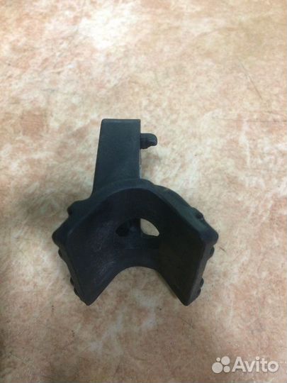 Кронштейн радиатора верхний Шевроле Круз Опель Аст