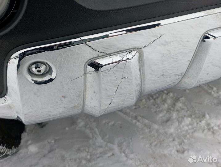 Хромнакладка на передний бампер Сузуки Джимни