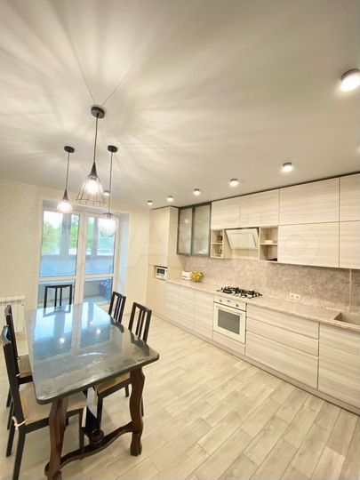 3-к. квартира, 102 м², 3/9 эт.