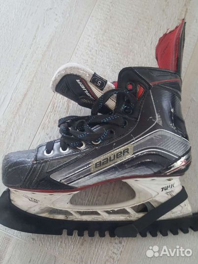 Коньки хоккейные и шорты