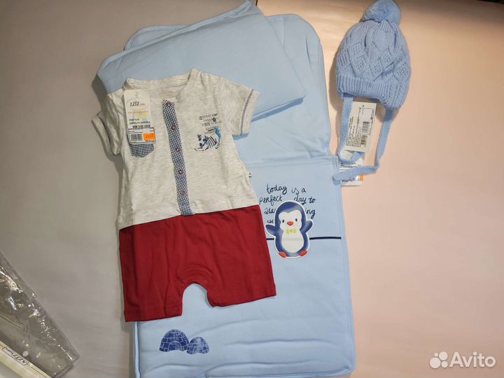 Комплект на выписку конверт на рождение шапка