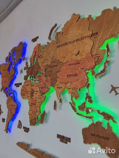 Карта мира из дерева с подсветкой / панно на стену