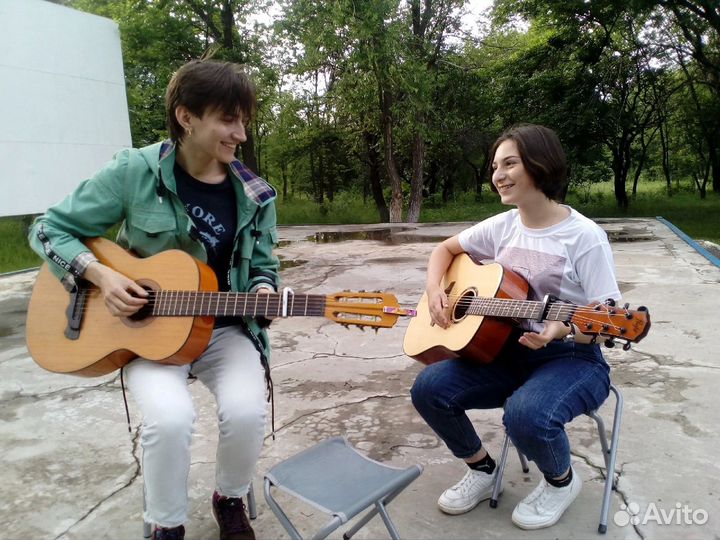 Уроки игры на пианино, гитаре