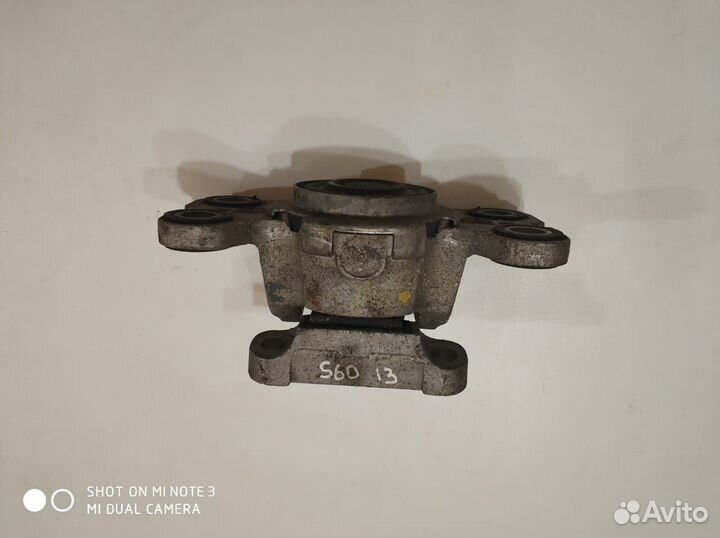 Подушка двигателя левая Volvo S60 S80 V60 V70
