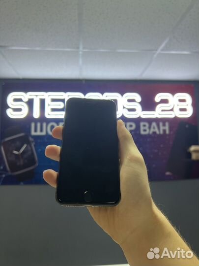 iPhone 8, 64 ГБ