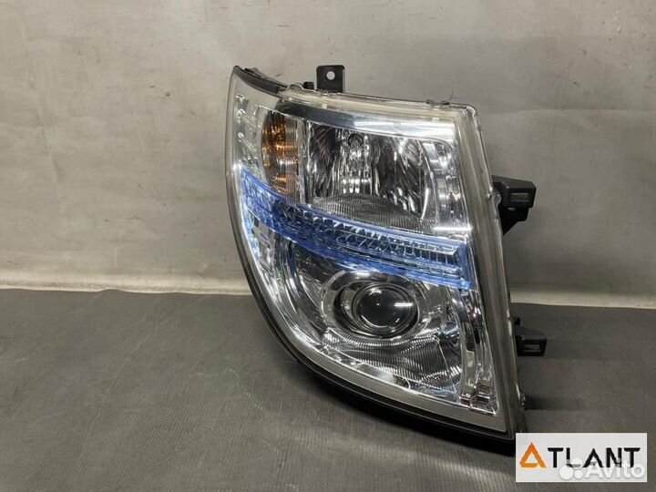 Фара передняя правая nissan elgrand