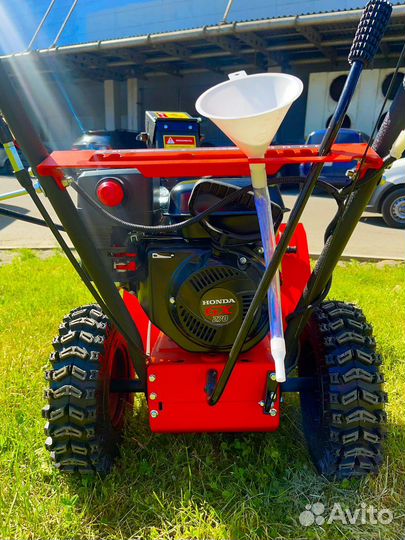 Снегоуборщик самоходный Honda HSS569 9Hp