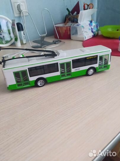 Моделька троллейбус