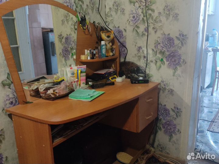 Трюмо с зеркалом