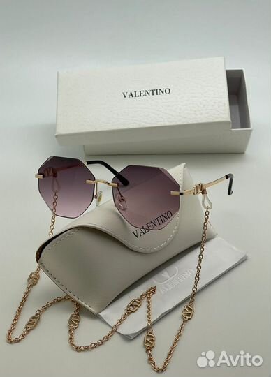 Солнцезащитные очки valentino