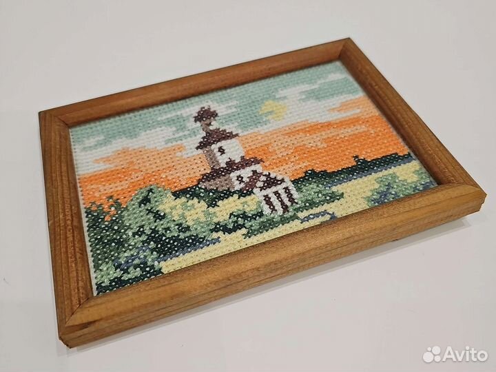 Картина вышитая крестом в рамке