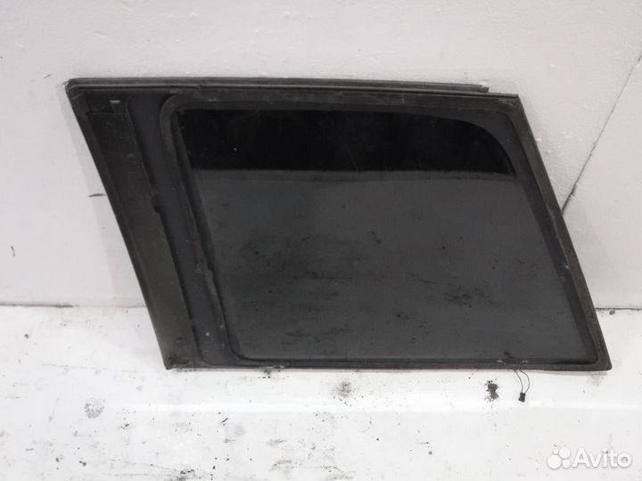 Стекло заднего правого крыла