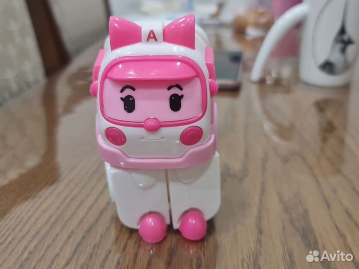 Робот и Робокоп Полли