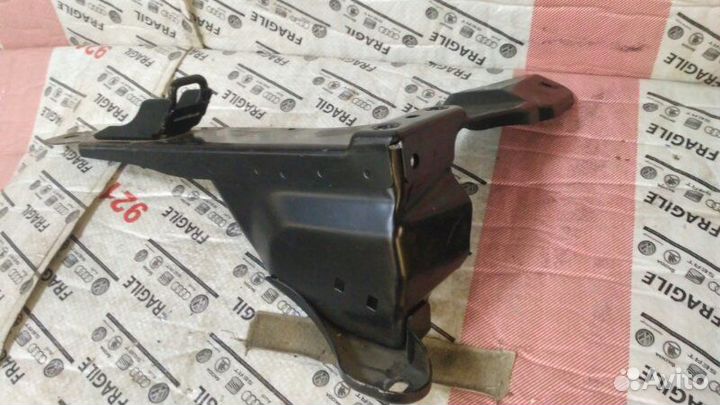 Кронштейн сидения задний правый Porsche Cayenne