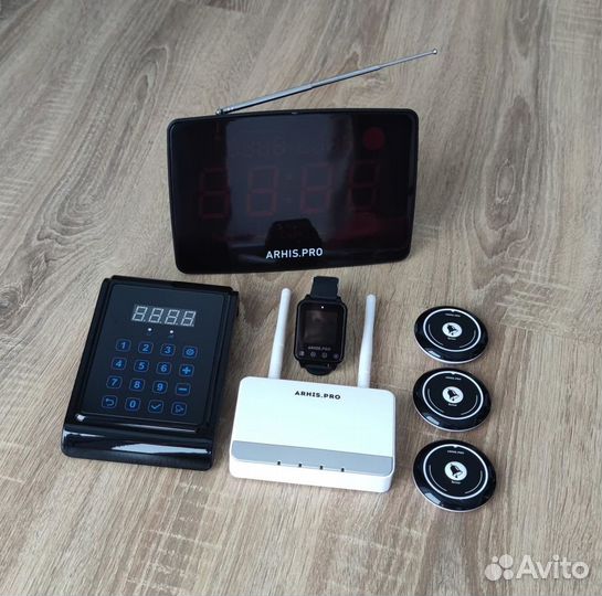 Система вызова: кнопка вызова официанта с часами