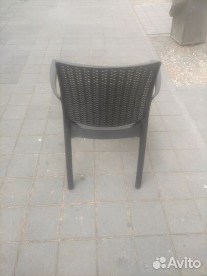 Стол и стулья, уличные зонты , кондиционер