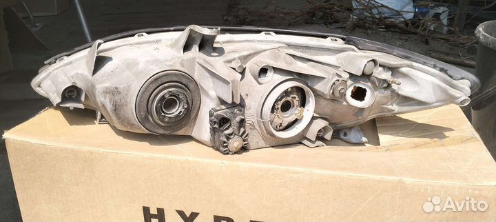 Правая (по ходу движения) фара