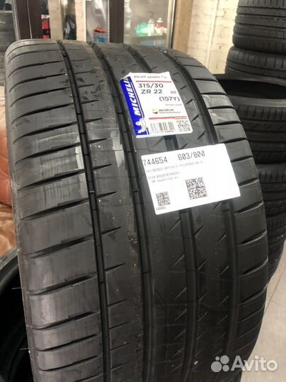 Michelin Pilot Sport 4 S 315/30 R22 и 285/35 R22 106Y