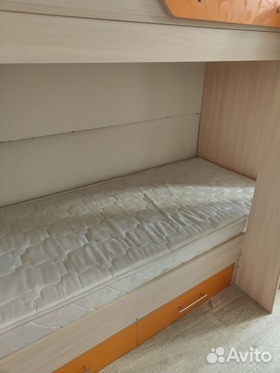 Двухъярусная кровать