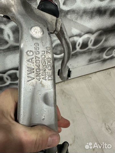 Кулак поворотный левый Audi A8 D5 2020 4M0407695C