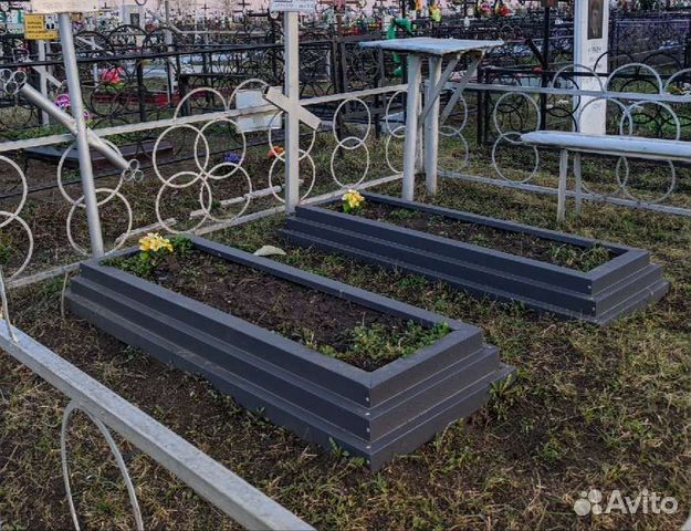 Надгробие или цветник на могилу металлический