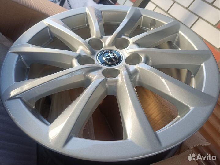 Оригинал (новые) Toyota r-17 (5x114,3) 4 шт