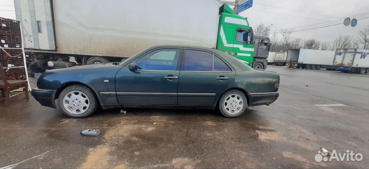 Mercedes-Benz E-класс 2.4 AT, 1998, 220 000 км