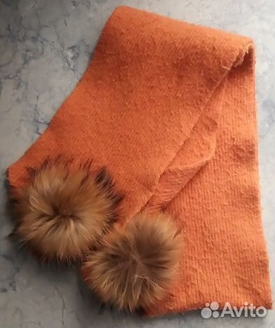 Комплект шапка и шарф с натуральным мехом енота