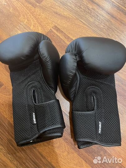 Боксерские перчатки 10 oz demix