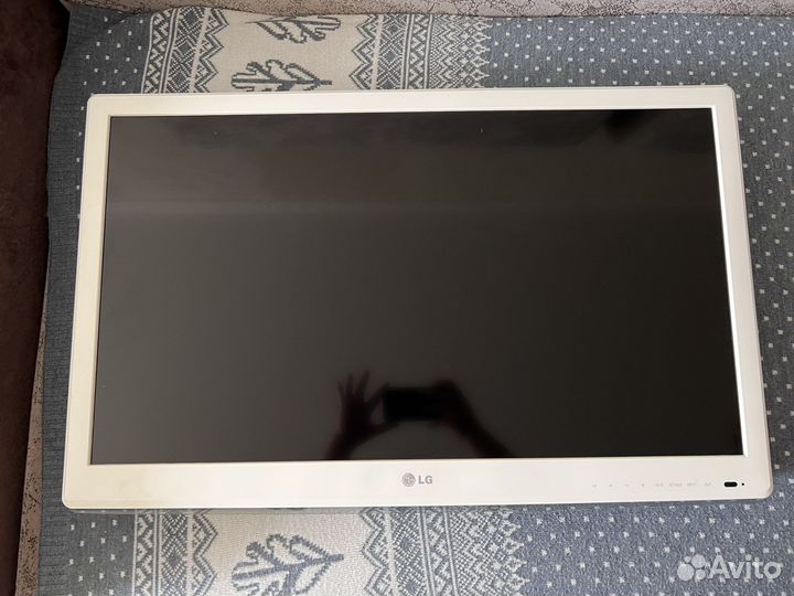 Телевизор LG белый