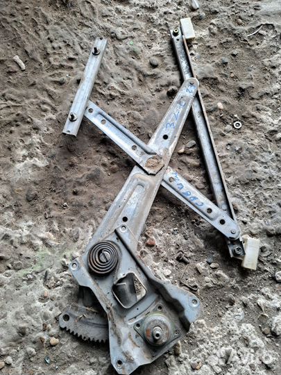 Стеклоподъёмник задний левый Nissan Serena c23