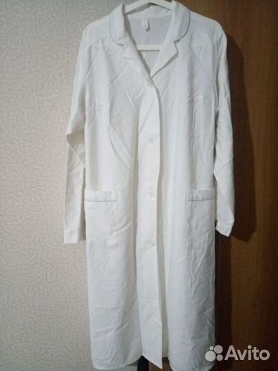 Белый медицинский халат