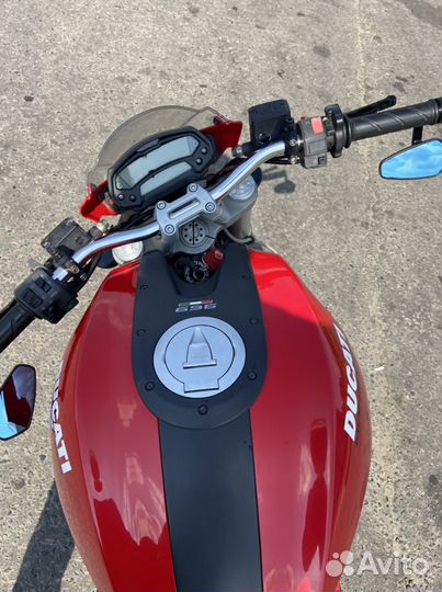 Ducati Monster 696