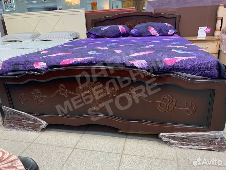 Кровать массив