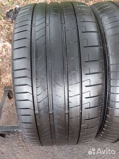 Pirelli P Zero PZ4 275/40 R22 и 315/35 R22 111Y