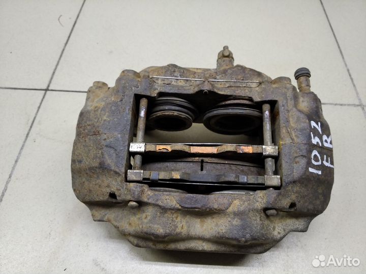 Суппорт передний правый Land Cruiser (100) 1998-20