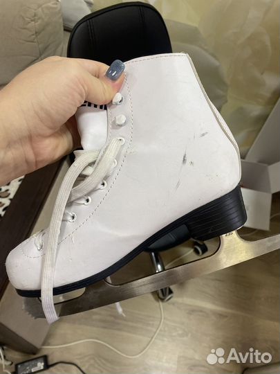 Коньки фигурные женские 37 размер