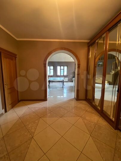 Дом 498 м² на участке 33 сот.