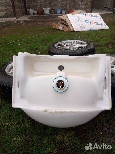 Раковина с подставкой.раковина керамическая