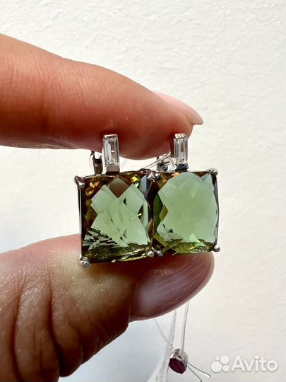 Комплект с султанитом из серебра