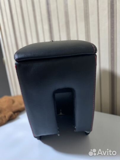 Подлокотник