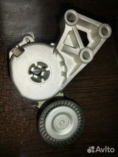 Натяжитель приводного ремня VAG 1.6-2.0 95